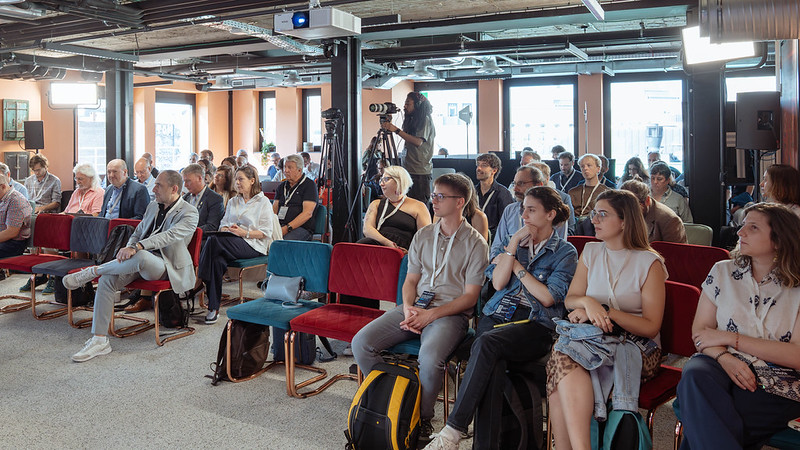 crowd at the blue-cloud final conference