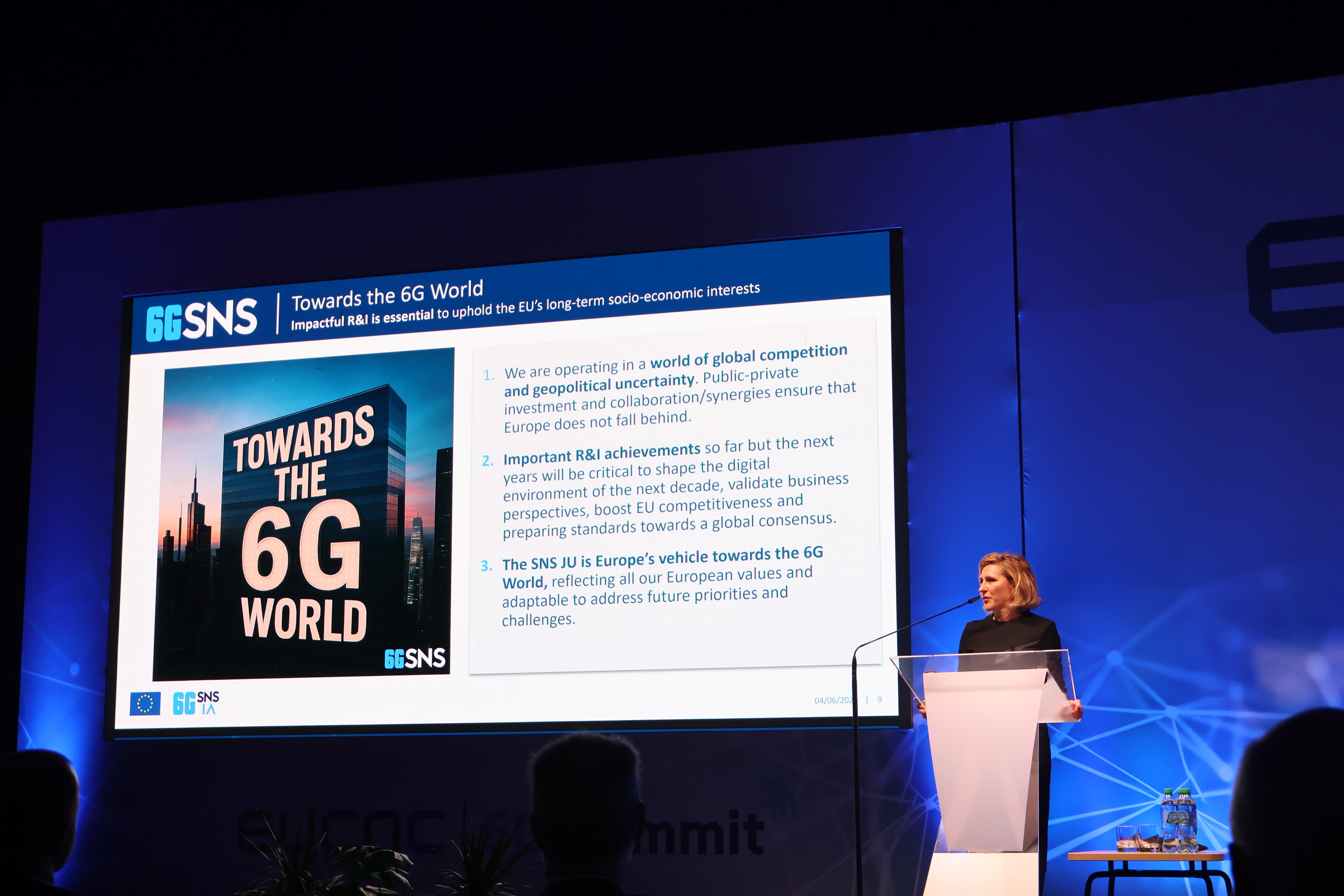 sns ju executive director presenting 6gsns